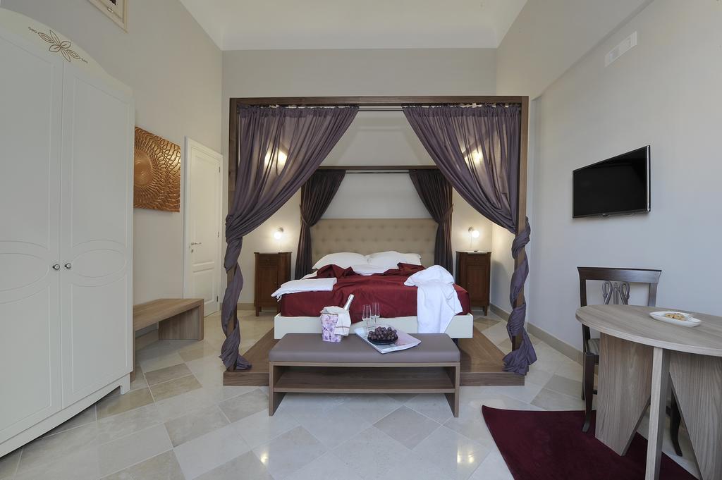 Palazzo Massari Hotel Лече Екстериор снимка