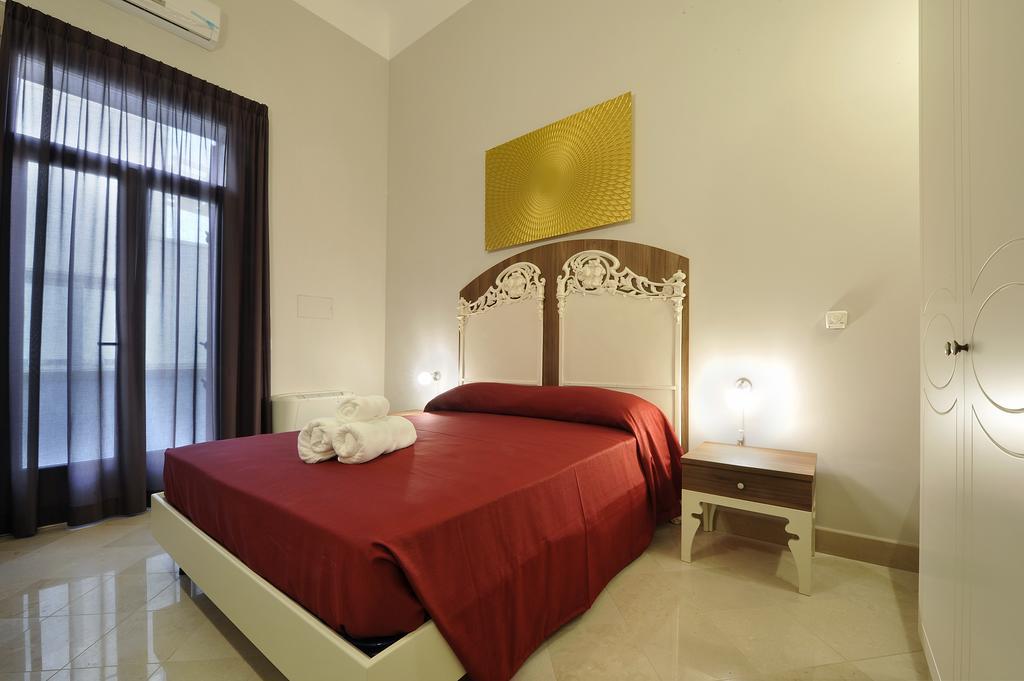 Palazzo Massari Hotel Лече Екстериор снимка