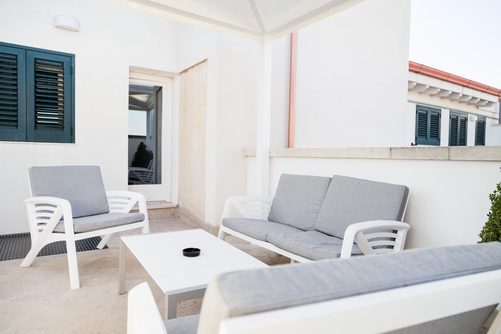 Palazzo Massari Hotel Лече Екстериор снимка